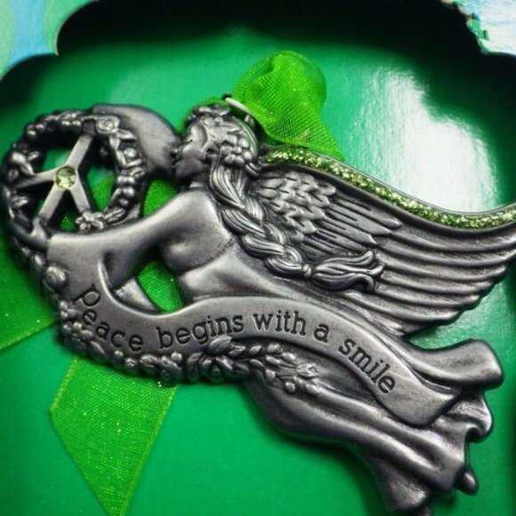 Gloria Duchin Peace Begins With A Smile Flying Angel Swarovski Ornament New - Picture 2 of 4